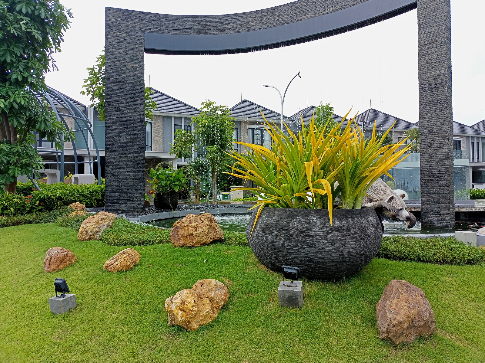 Hero Section Residential Garden